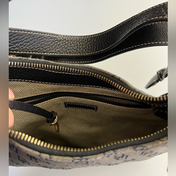 Dooney and Bourke hand bag - Picture 2 of 6